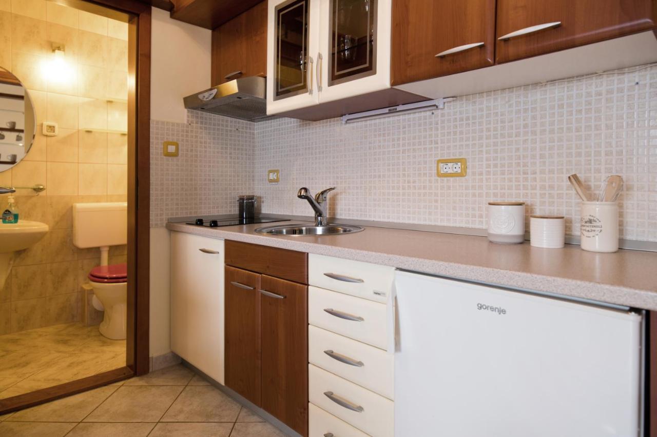Apartman Mediterraneo Supetar Exterior photo